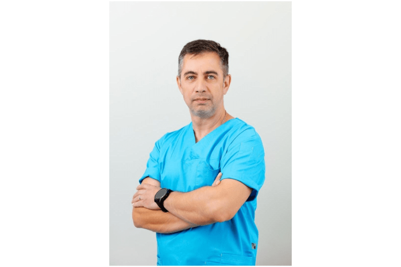 „Viitorul e al chirurgului hibrid.” Dr. Lucian Petcu, MedLife: „Tehnologia ne dă putere, dar echipa face diferența în lupta cu cancerul”